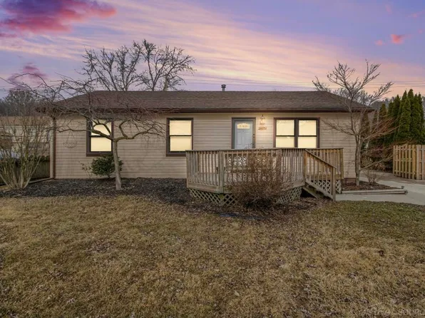 28151 Hiller St, Harrison Township, MI 48045