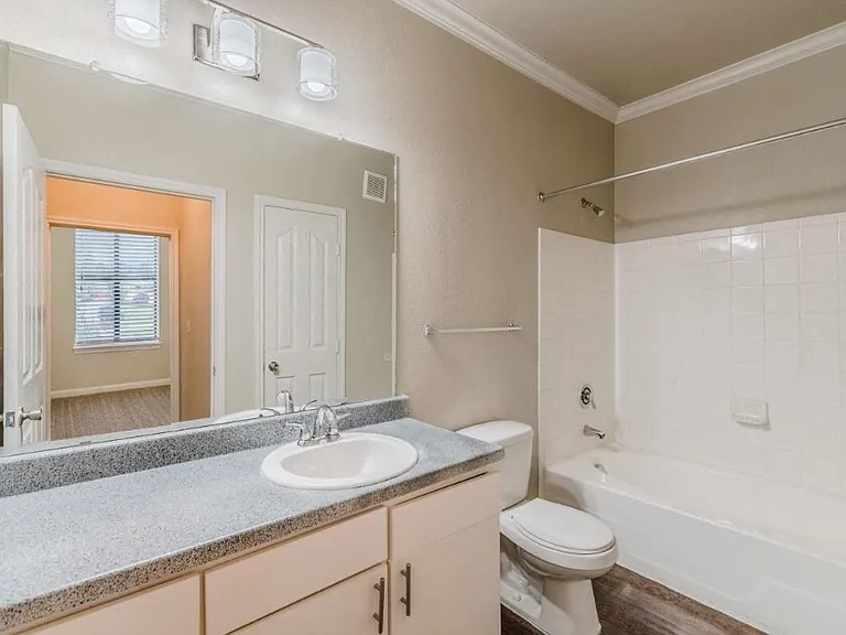Skyview West Apartments — Photo 9