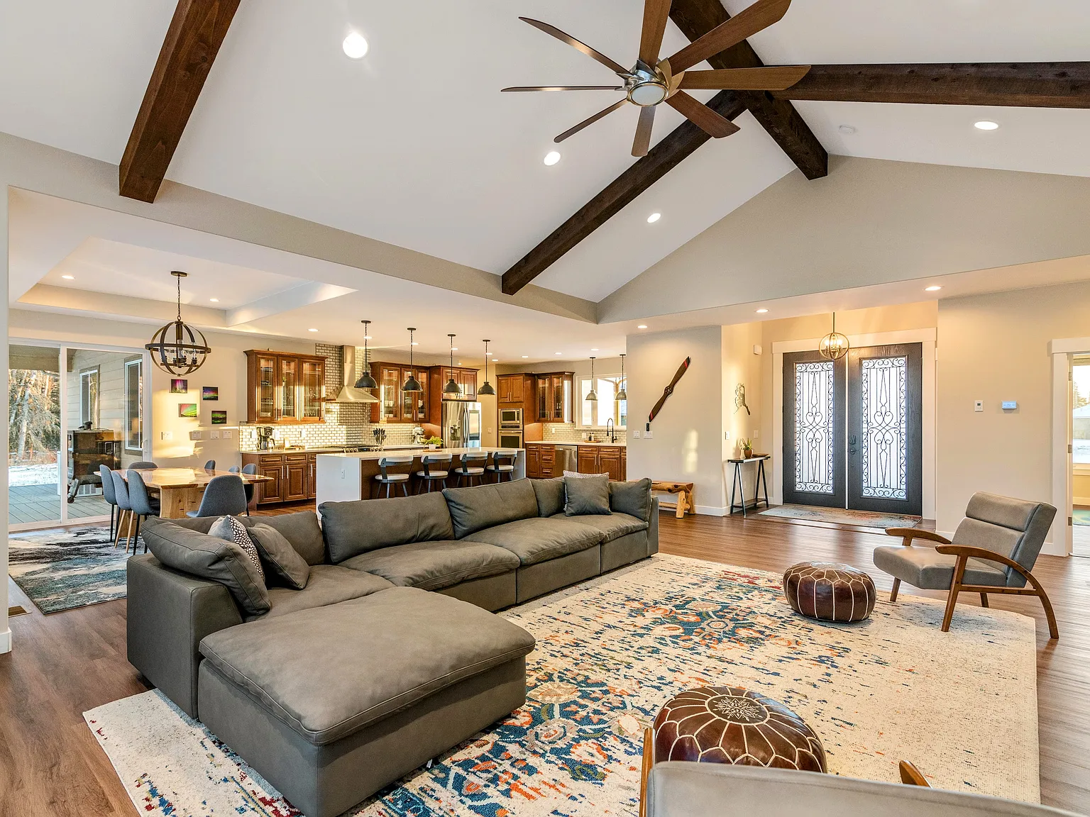 4 bed, 2.5 bath, 2980 sqft, $4,200 — Photo 4