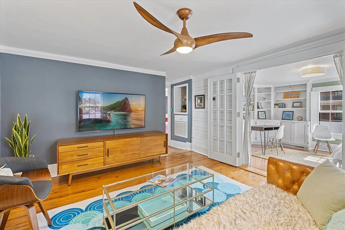 3 bed, 2.5 bath, 1554 sqft, $4,200 — Photo 2