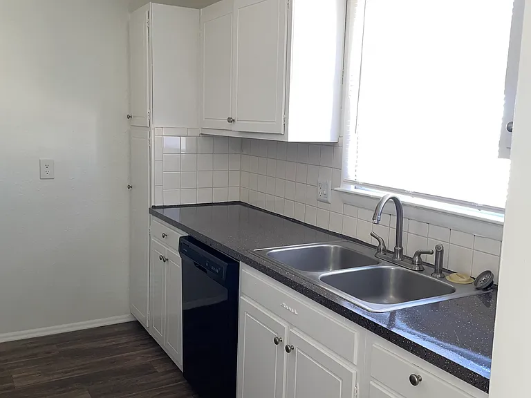 Twincity Apartments — Photo 31