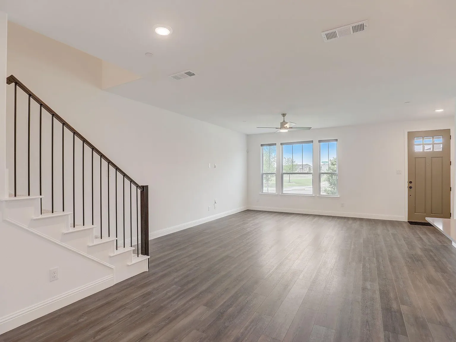 3 bed, 2.5 bath, 1976 sqft, $2,850 — Photo 4