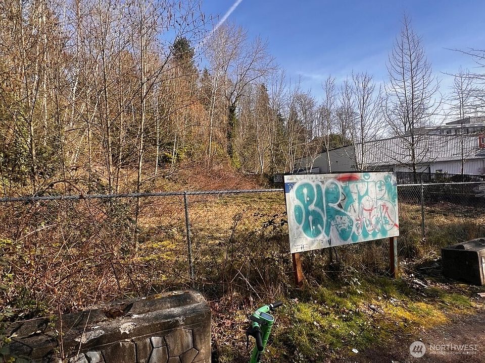 2nd image of 2304 NE 100th St