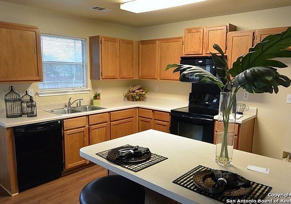 5th image of 4802 Crestwood Hill Dr
