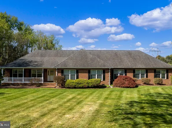 592 Old Farm Rd, Luray, VA 22835