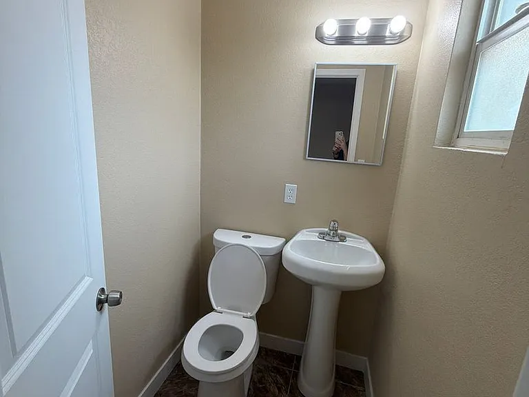 5810 W Earll Dr — Photo 9