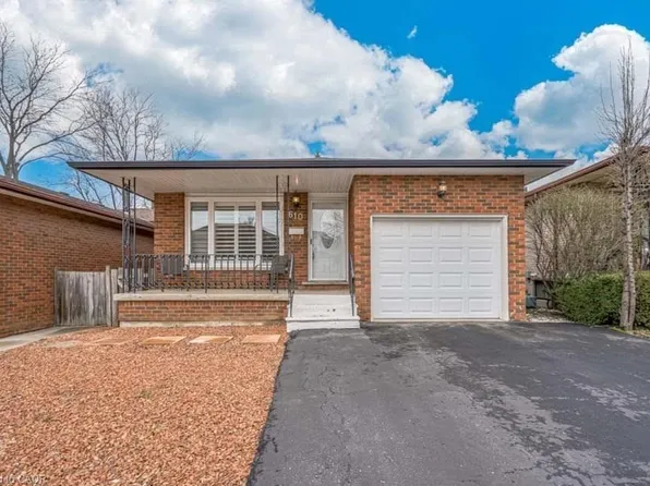 610 Stone Church Rd W, Hamilton, ON L9B 1A7