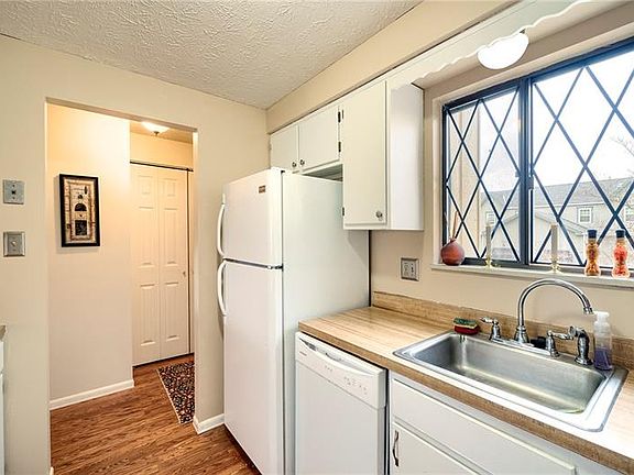 3rd image of 646 Sunset Cir