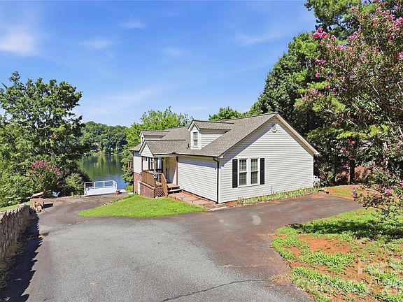 4th image of 105 Mountain Aire Dr