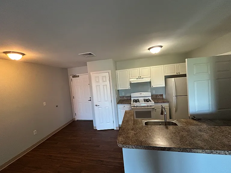 40 Ferry St — Photo 3