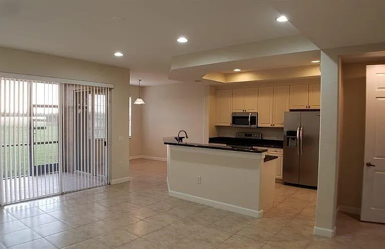 8207 NW 128th Ln #18-B — Photo 5