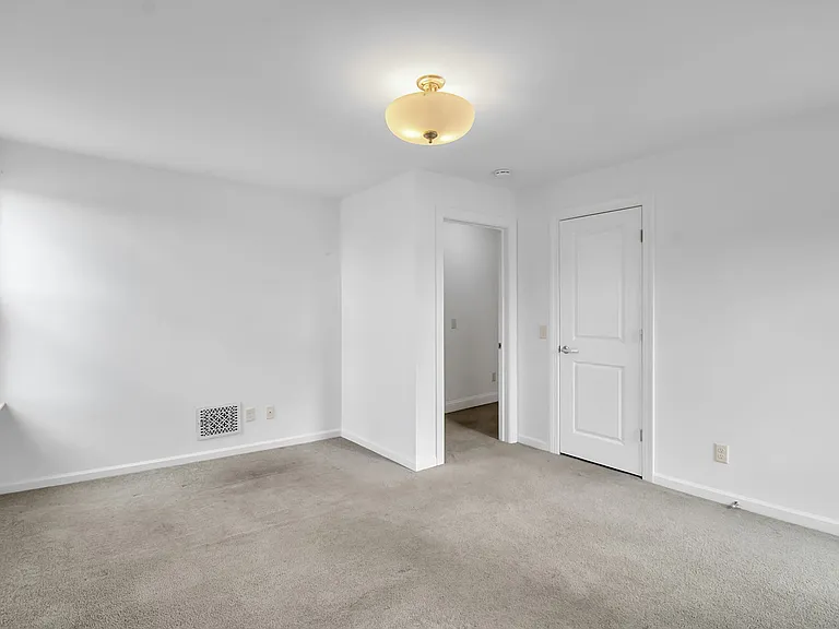 5849 Broadway St #H — Photo 11