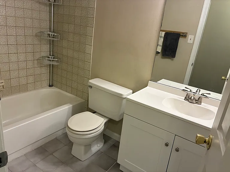 2nd floor Bathroom
