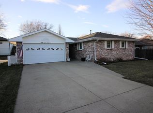 1821 Urbana Ln, Lincoln, NE 68505