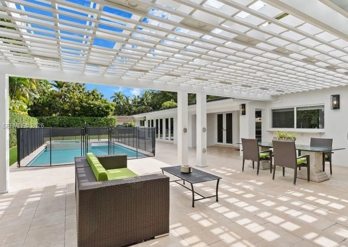 3 bed, 3000 sqft, $11,000 — Photo 2