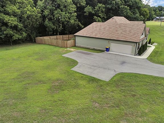 4th image of 70 Huckleberry Ln