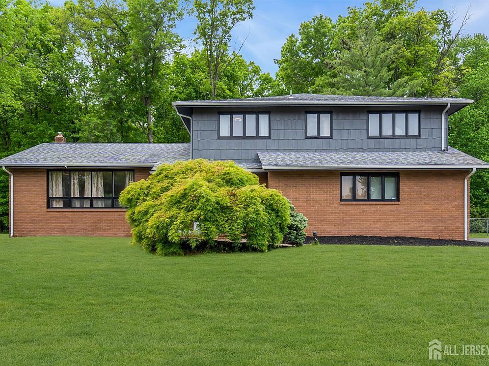 1st image of 16 Woodmere Rd