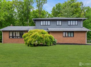16 Woodmere Rd, North Brunswick, NJ 08902