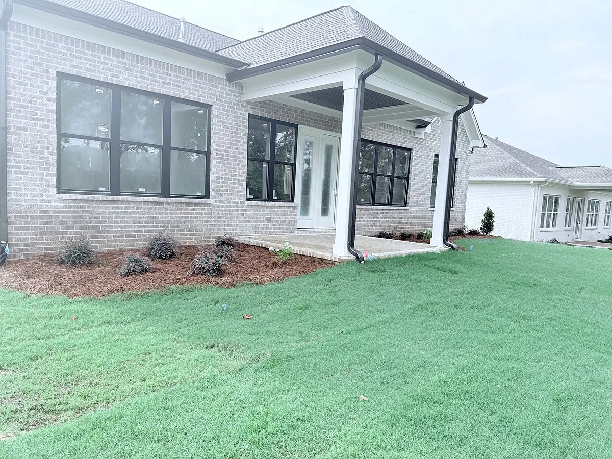 Building Photo - 721 Primrose Dr