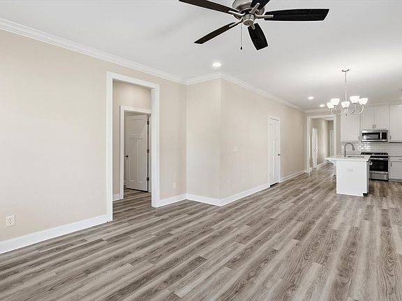 5th image of 815 Long Leaf Cir