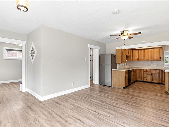 5th image of 3462 Eccles Ave