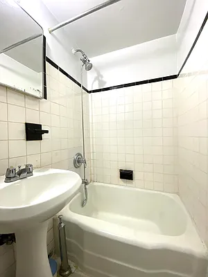 Rented by Kaden Realty | media 8