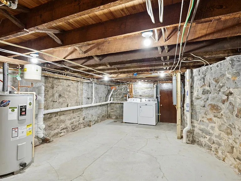 30 N 5th St — Photo 25