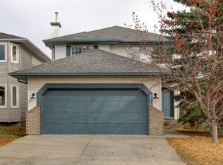 826 W Coventry Dr NE, Calgary, AB T3K 4G2