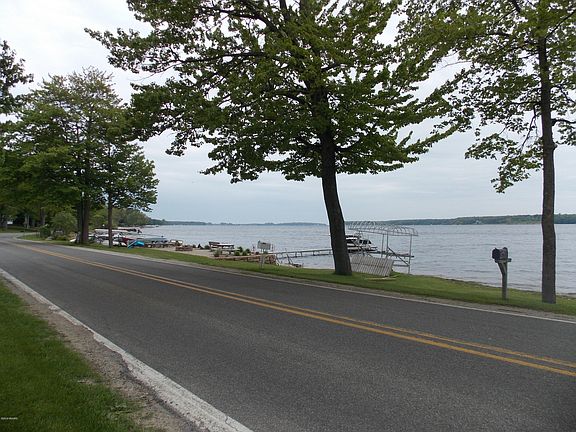 4th image of 4415 S Shore Dr