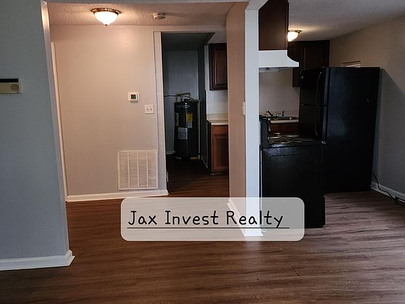 4th image of 865 W 27th St