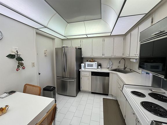 4th image of 1400 S OCEAN Drive #707