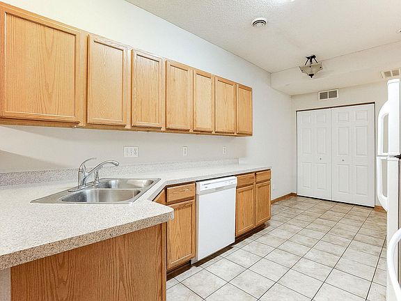 3rd image of 5040 Holly Ln N Unit 3