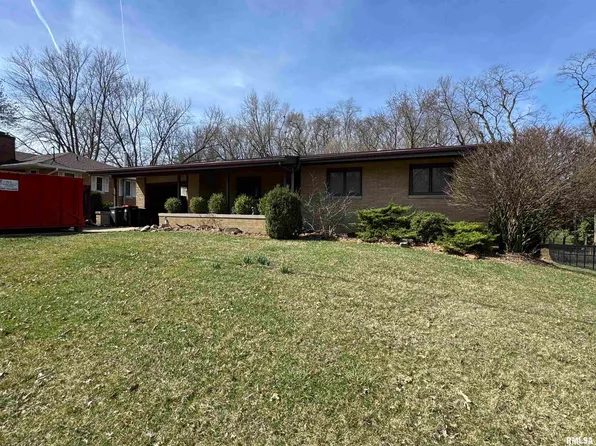 72 Grove Pl, Pekin, IL 61554