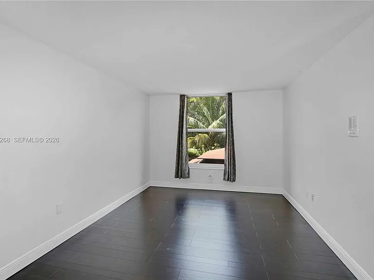 12340 SW 20th Ter #12340 — Photo 7