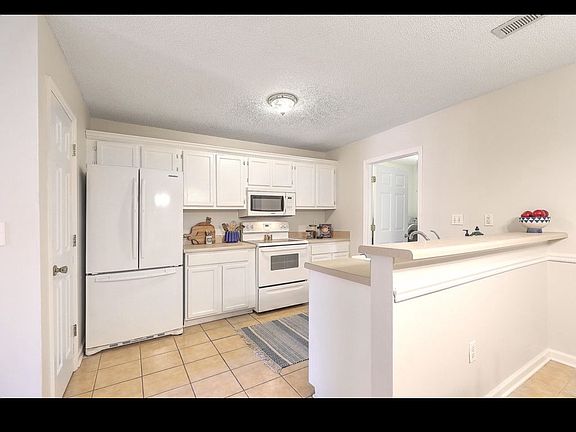 4th image of 6255 Lucille Dr APT B