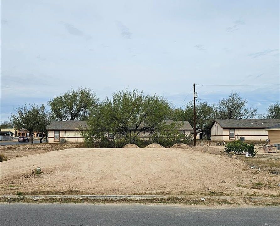 1st image of 105 N Palm Dr