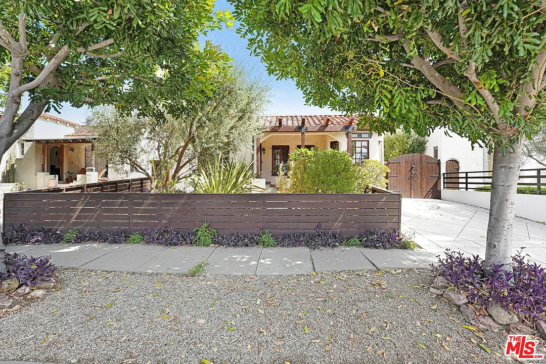 3 bed, 2.0 bath, 1638 sqft, $5,100 — Photo 2