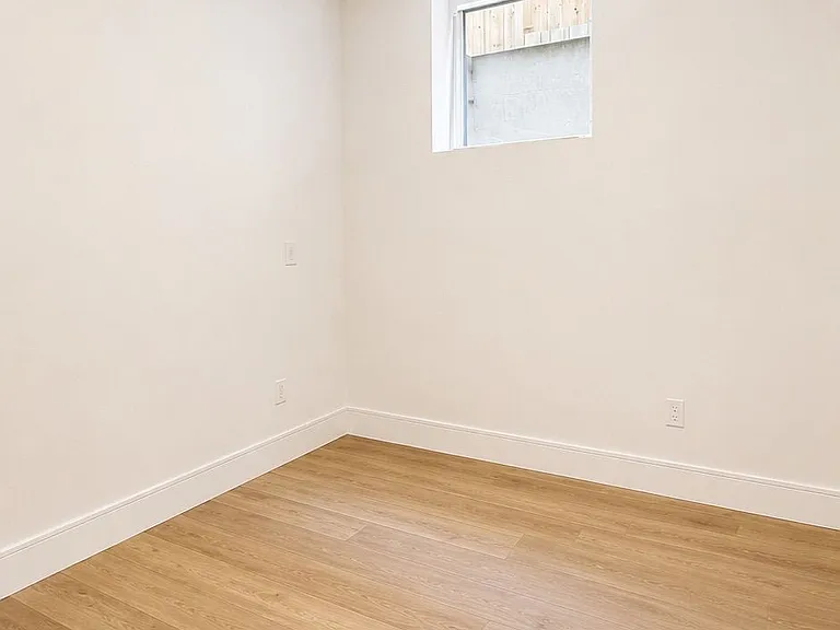 43 Elmwood Ave N #4 — Photo 11