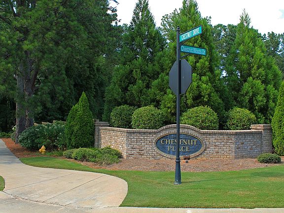 2nd image of 3136 Chestnut Woods Dr