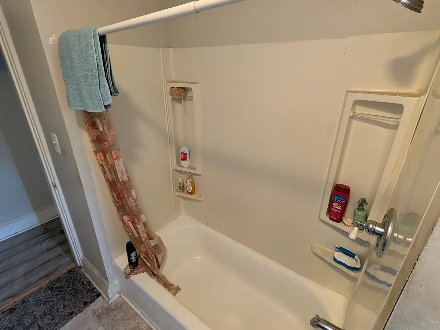 2 bed, 1000 sqft, $1,050 — Photo 2