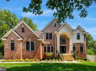 8713 Oak Leaf Dr, Alexandria, VA 22309