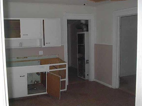4th image of 1134 N Medford Ave