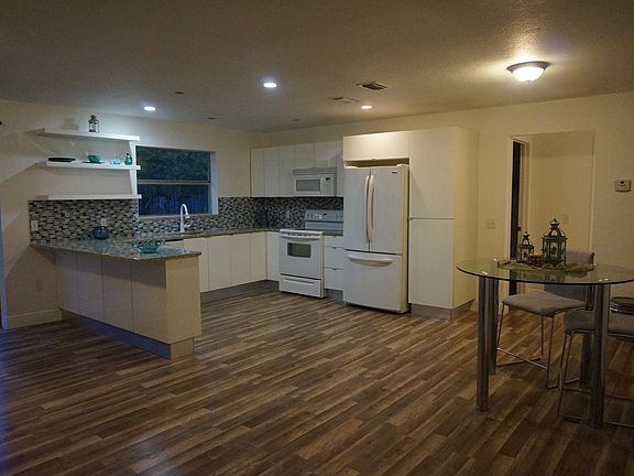 5th image of 11431 NW 32nd Pl
