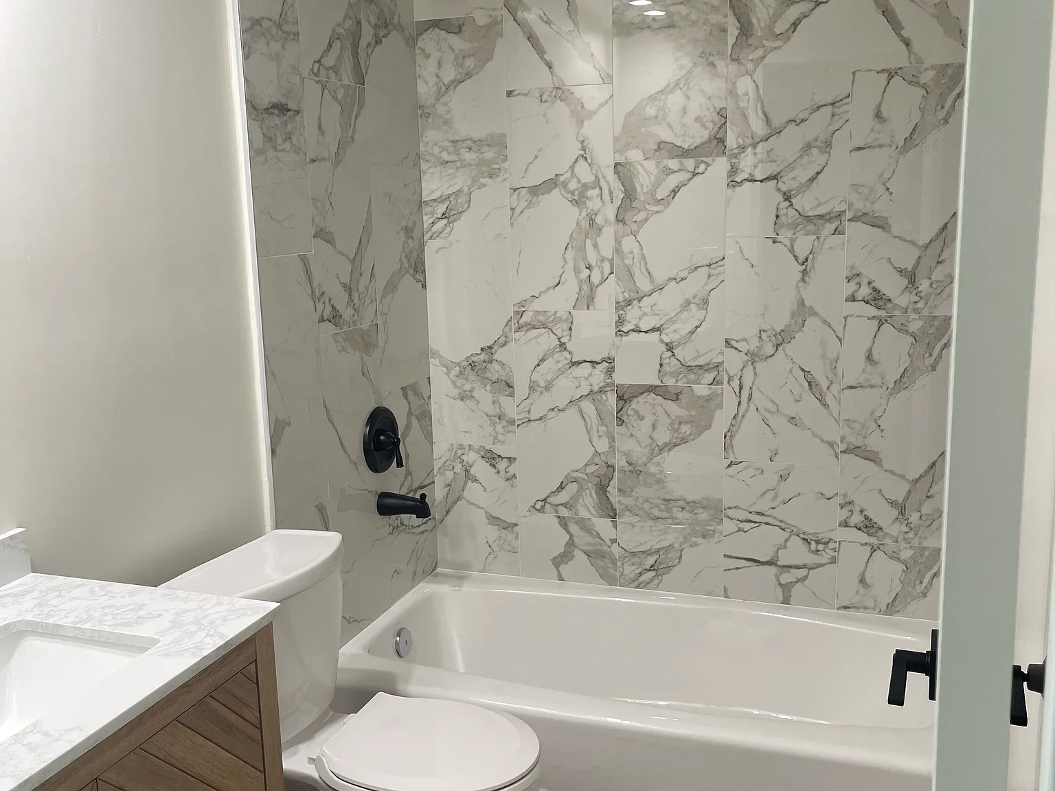 2 bed, 800 sqft, $2,200 — Photo 4