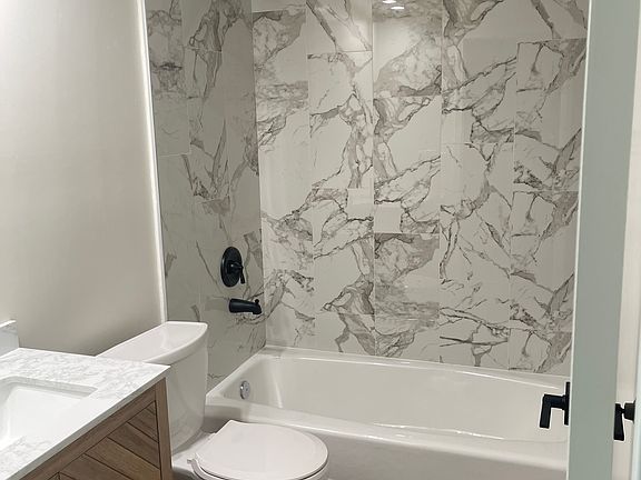 4th image of 13806 Vanowen St #5