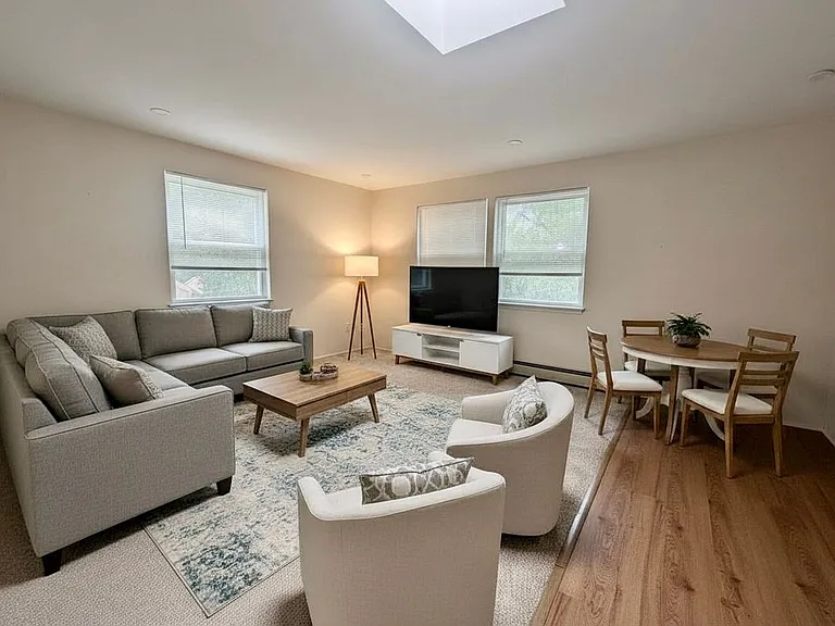 2061 Washington Ave #2 — Photo 2