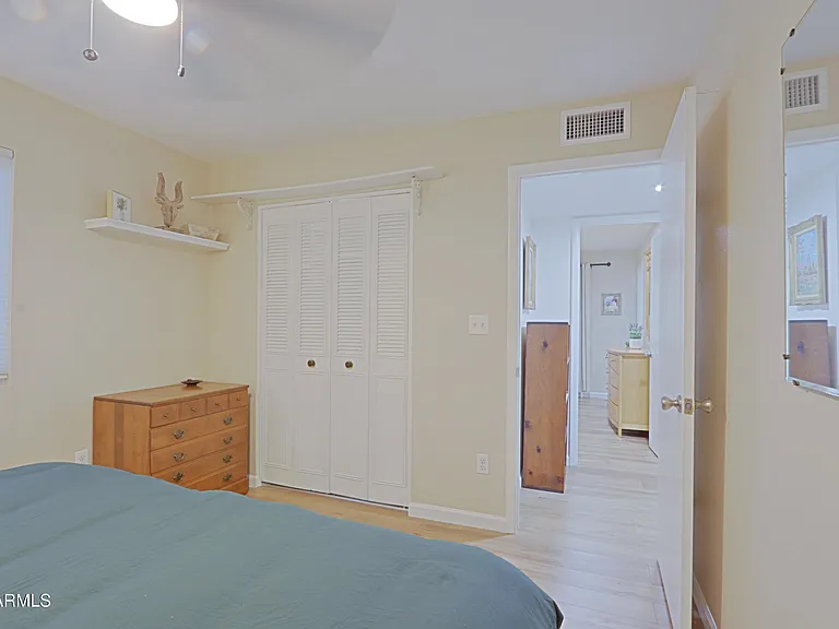 703 E Auburn Dr — Photo 33