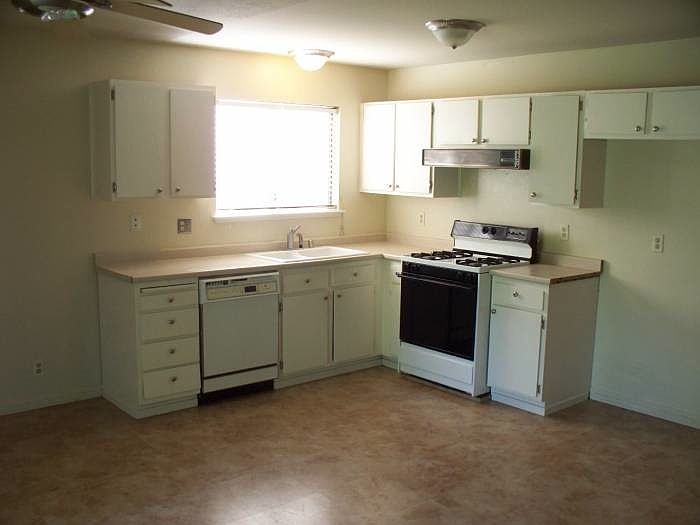 2nd image of 8313 Villaview Dr