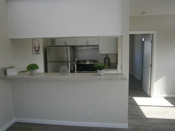 5th image of 5252 Landis St APT 1