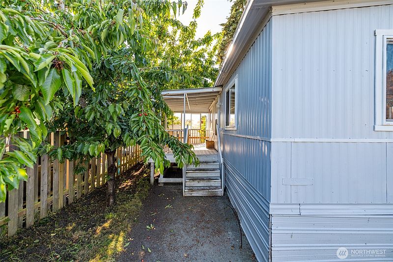 5th image of 700 NW Crosby Avenue #74